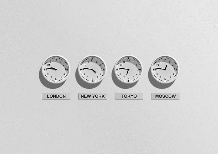 Beyond the 9–5: Scheduling Interviews Across Time Zones and Cultures